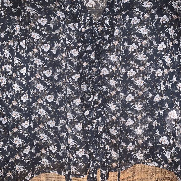 Zara Basic Navy floral‎ top w/ ruffles, size small - Picture 4 of 8